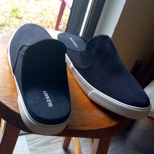 Black old navy slip-on size 9 1/2 26.5